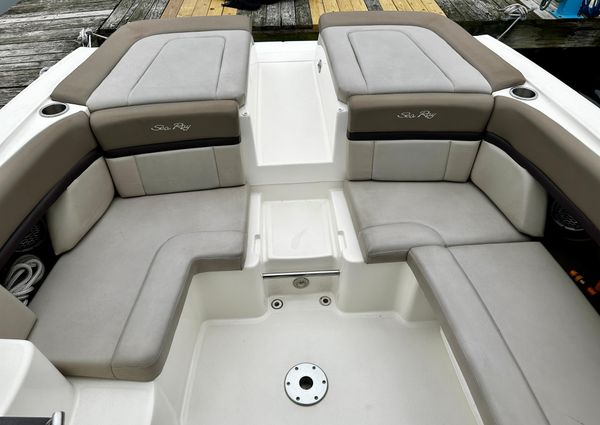 Sea Ray 270 SLX image