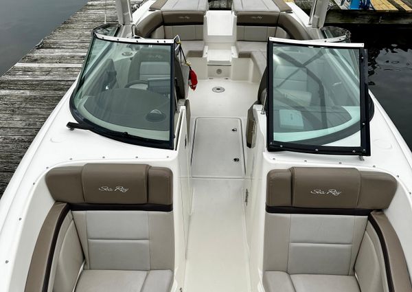 Sea Ray 270 SLX image