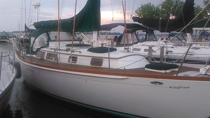 Cheoy Lee 36 - main image