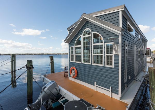 Houseboat ISLAND-LIFESTYLE image