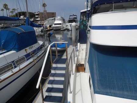 Tollycraft Aft Cabin Cockpit Motor Yacht image