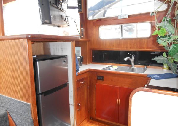 Tollycraft Aft Cabin Cockpit Motor Yacht image