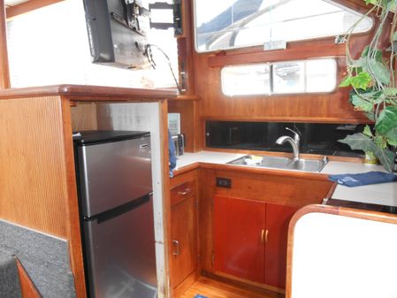 Tollycraft Aft Cabin Cockpit Motor Yacht image