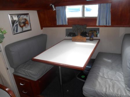 Tollycraft Aft Cabin Cockpit Motor Yacht image