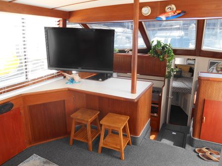 Tollycraft Aft Cabin Cockpit Motor Yacht image