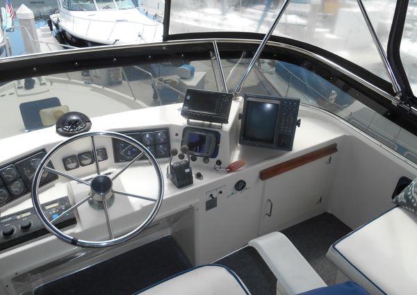 Tollycraft Aft Cabin Cockpit Motor Yacht image