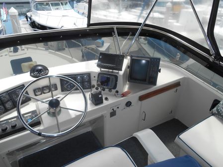 Tollycraft Aft Cabin Cockpit Motor Yacht image