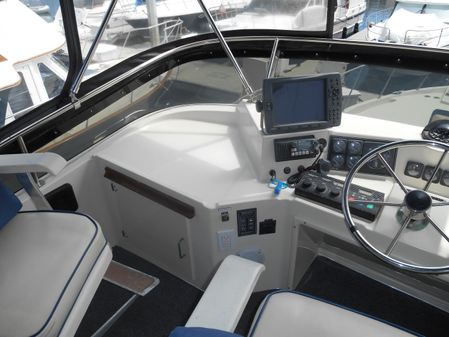 Tollycraft Aft Cabin Cockpit Motor Yacht image