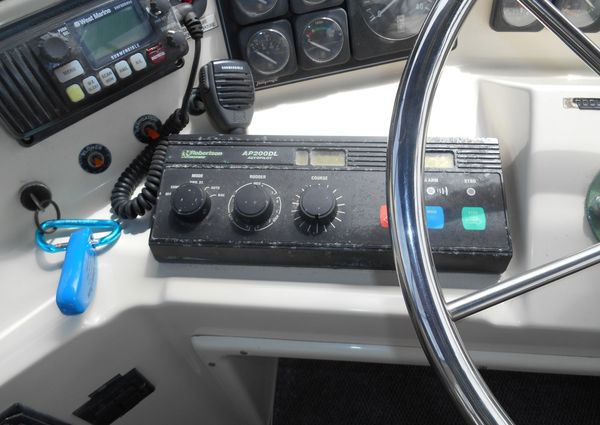 Tollycraft Aft Cabin Cockpit Motor Yacht image