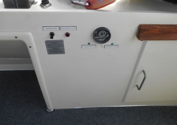 Tollycraft Aft Cabin Cockpit Motor Yacht image