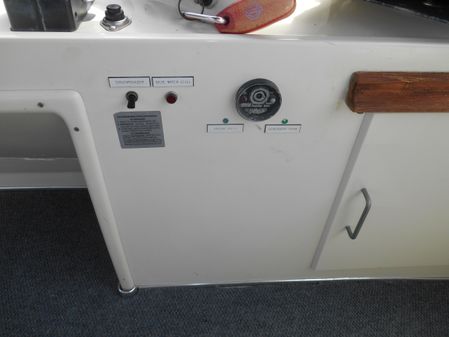 Tollycraft Aft Cabin Cockpit Motor Yacht image