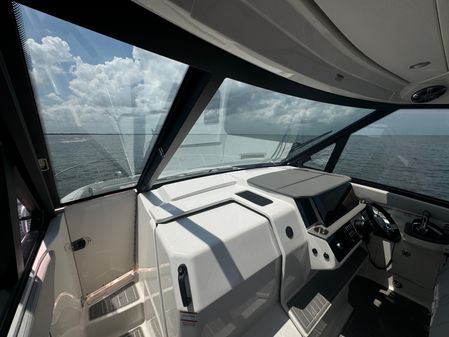 Sea Ray Sundancer 320 OB image