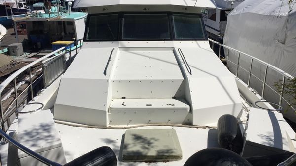 Hatteras Cockpit Motor Yacht 