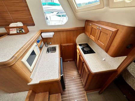 Mainship 34 image