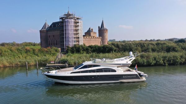 Ferretti Yachts 530
