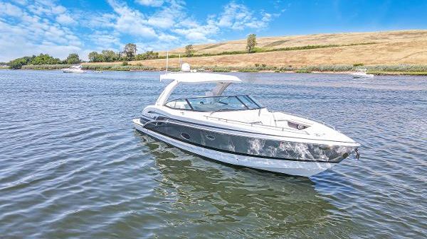 Formula 350 Crossover Bowrider 