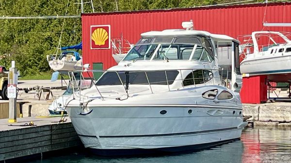Cruisers Yachts 405 Express Motor Yacht