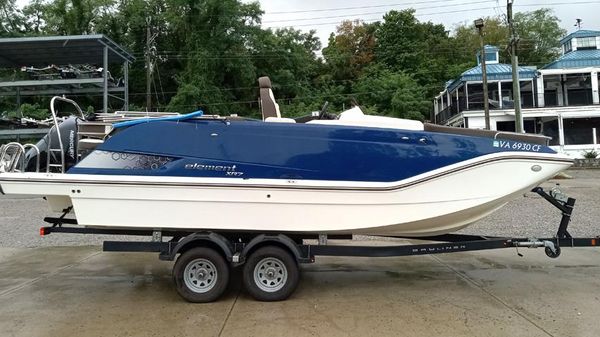 Bayliner Element XR7 