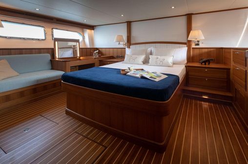 Hunt Yachts Ocean Series 63 image