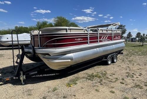 Sun Tracker Party Barge 22 RF XP3