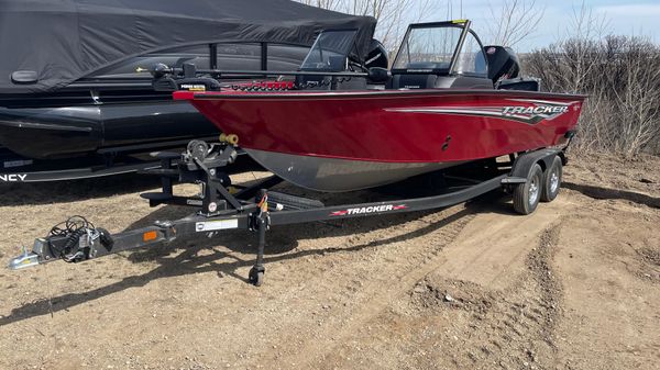 Tracker Targa V-19 Combo