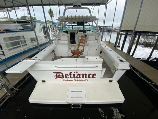 Boston-whaler 34-DEFIANCE - main image