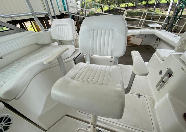 Boston-whaler 34-DEFIANCE image