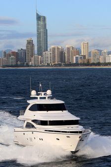 Johnson Motor Yacht w/Hydraulic Platform image