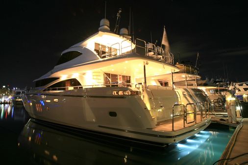 Johnson Motor Yacht w/Hydraulic Platform image