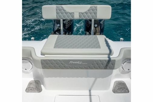 Front Runner 33 Center Console image