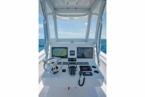 Front Runner 33 Center Console image