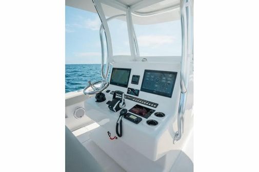 Front Runner 33 Center Console image