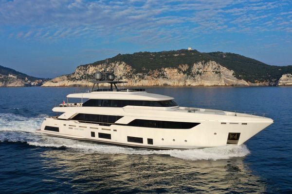 Custom Line Navetta 37 - main image