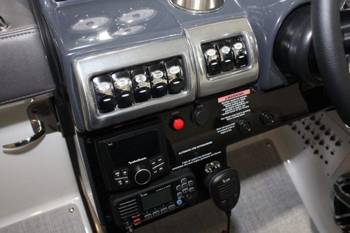 Formula 350 Crossover Bowrider image