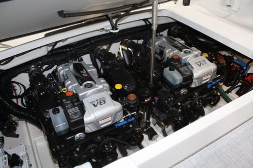 Formula 350 Crossover Bowrider image