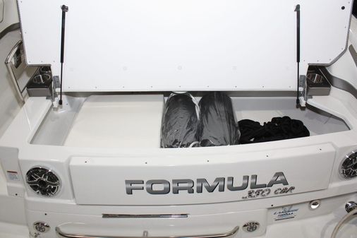 Formula 350 Crossover Bowrider image