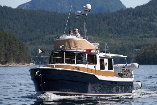 Ranger Tugs R-31 CB - main image