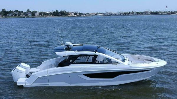 Cruisers Yachts 42 GLS 