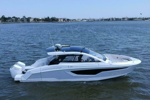 Cruisers Yachts 42 GLS image