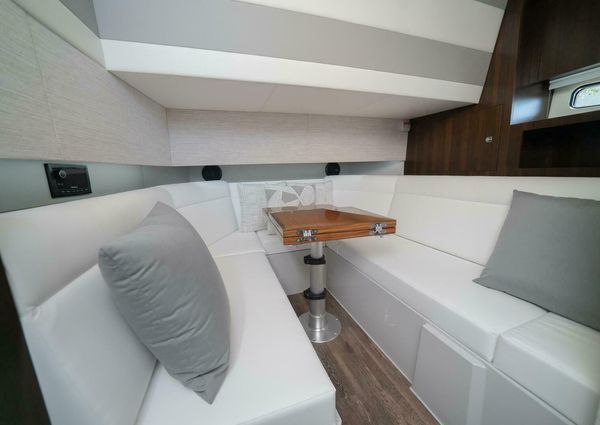 Cruisers Yachts 42 GLS image