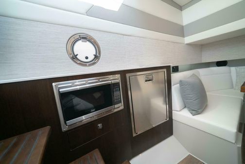 Cruisers Yachts 42 GLS image