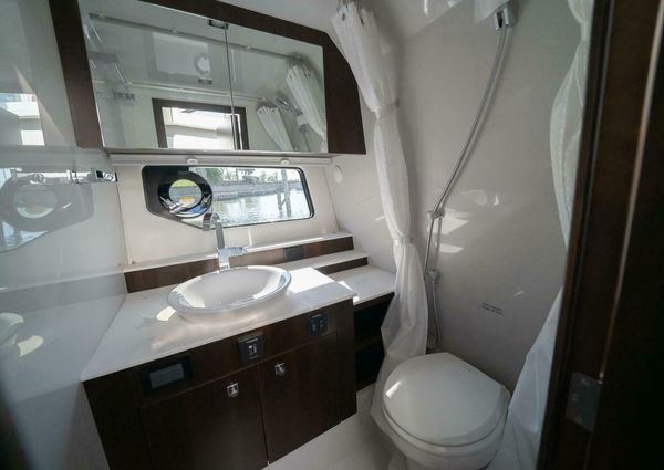 Cruisers Yachts 42 GLS image