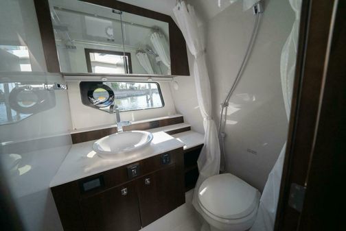 Cruisers Yachts 42 GLS image