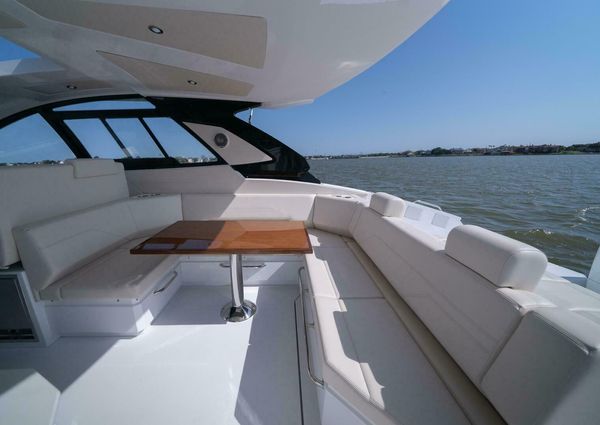 Cruisers Yachts 42 GLS image