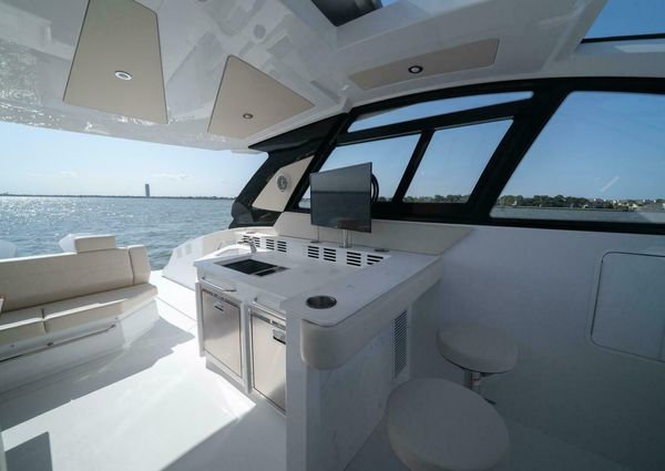 Cruisers Yachts 42 GLS image