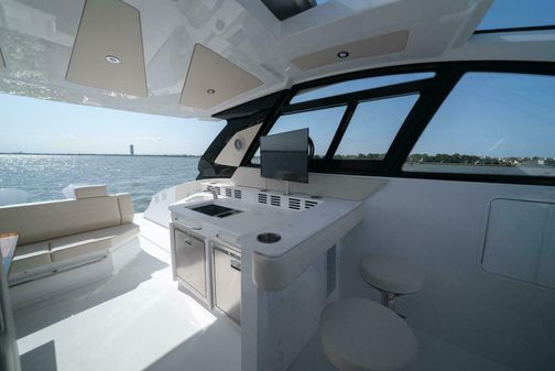 Cruisers Yachts 42 GLS image