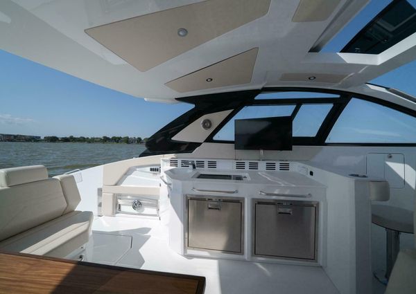 Cruisers Yachts 42 GLS image