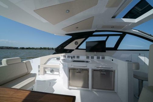 Cruisers Yachts 42 GLS image