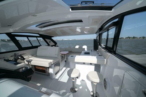 Cruisers Yachts 42 GLS image