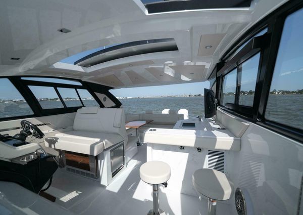 Cruisers Yachts 42 GLS image